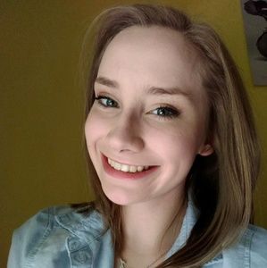 Meet your Posher, Caitlin